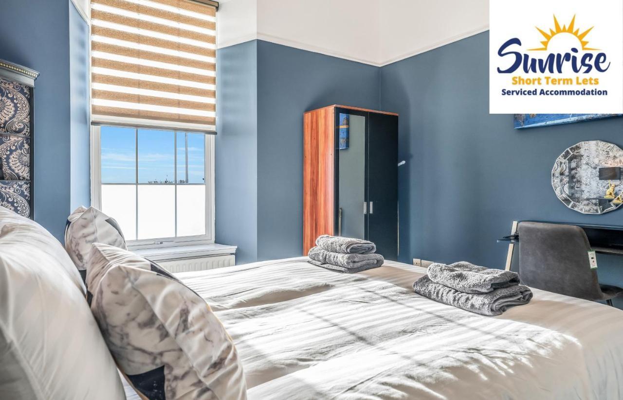 Presidential Apartment, Family Home, Luxury Bedrooms, 2 Rooms, 1 King Bed, 2 Single Beds, Free Wifi, Free Parking, Tourists, Business Travelers, Relocation, Beautiful River Views, - Long Stays, Invoice And Reduced Price Are Only Via Sunrise Short Let Dundee Esterno foto